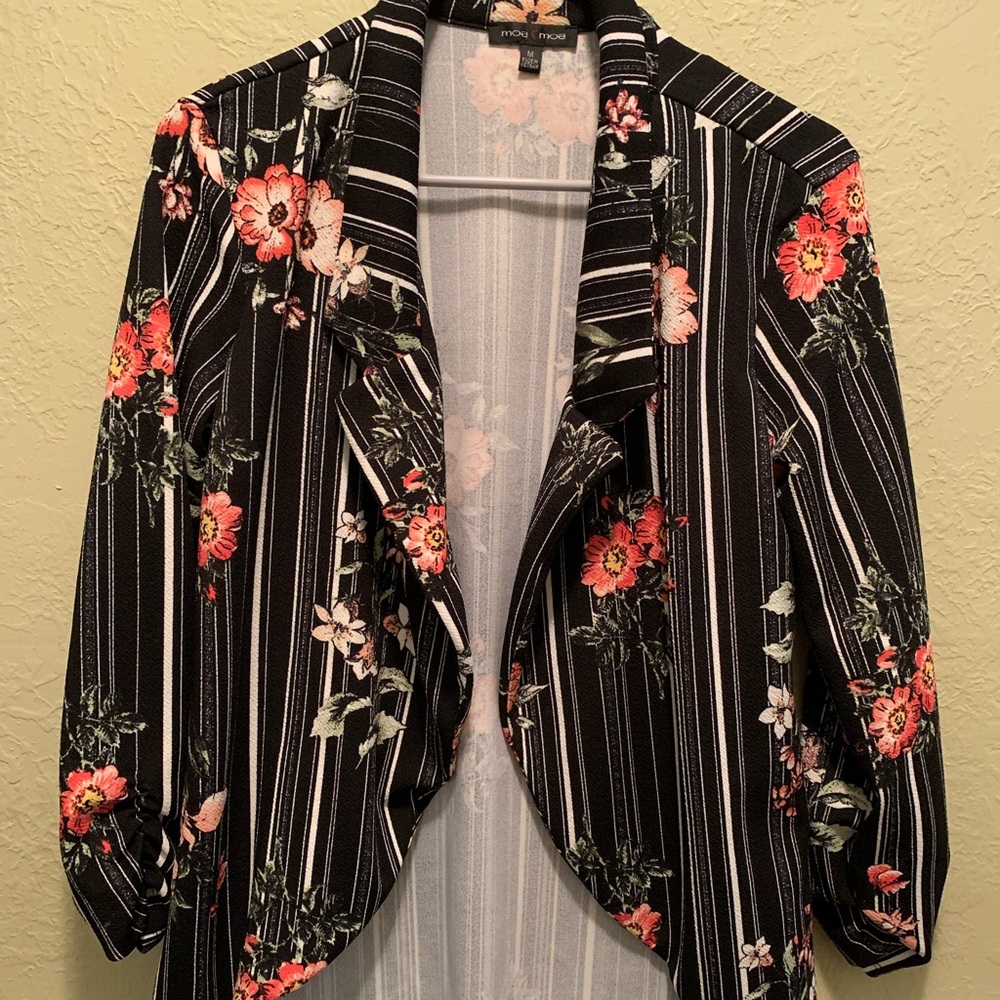 Women’s floral blazer!